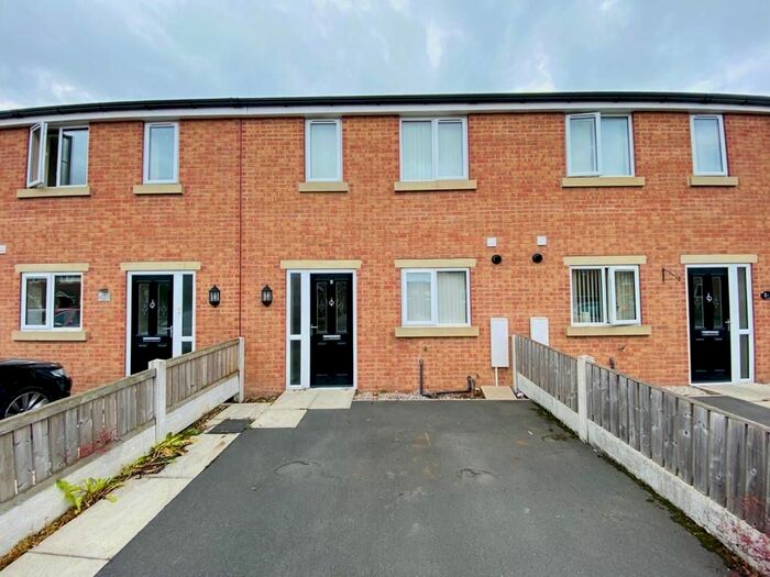 3 Bedroom Town House To Rent In Coronation Street, Normanton, WF6