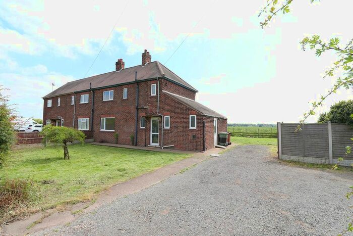 3 Bedroom Semi-Detached House For Sale In Burringham Road, Scunthorpe, DN17