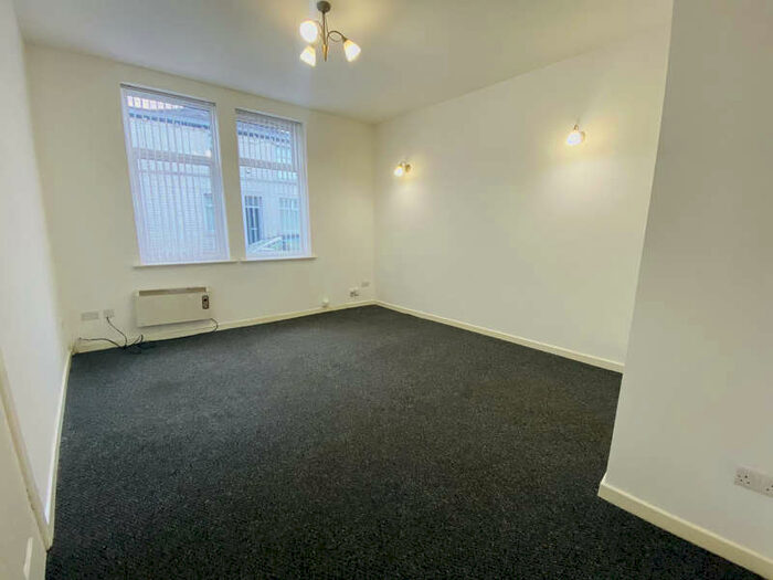 Flat To Rent In Lyndhurst Road, Burnley, BB10