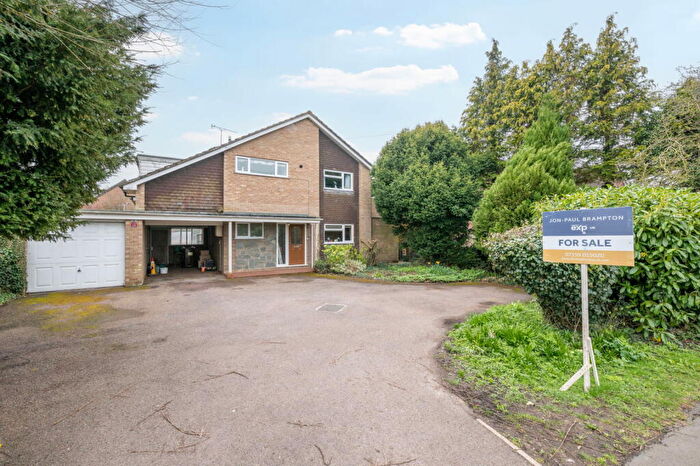 5 Bedroom Detached House For Sale In Cheddington Road, Pitstone, Buckinghamshire, LU7