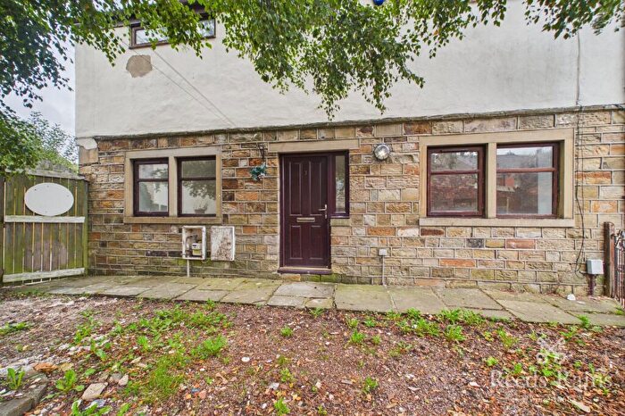 2 Bedroom End Of Terrace House To Rent In Luck Lane, Huddersfield, West Yorkshire, HD1