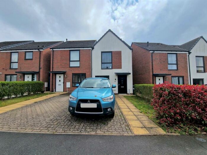 2 Bedroom Semi-Detached House For Sale In Frogmill Road, Northfield, Birmingham, B31