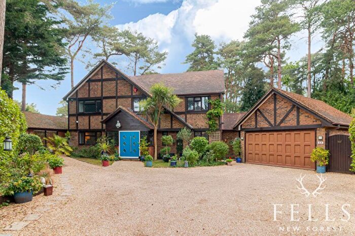 5 Bedroom Detached House For Sale In Davids Lane, Ringwood, BH24