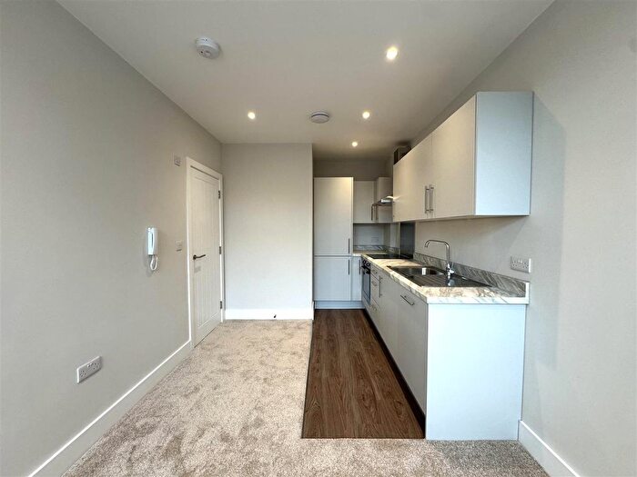 1 Bedroom Flat To Rent In Spring Hall Lane, Halifax, HX1