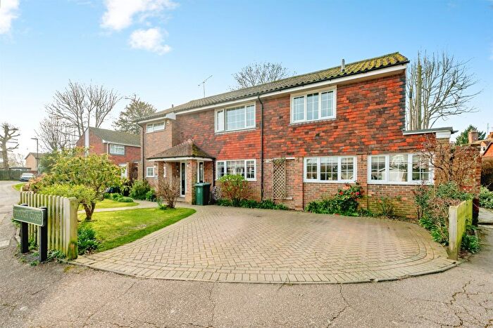 6 Bedroom Detached House For Sale In Plough Close, Ifield, Crawley, RH11