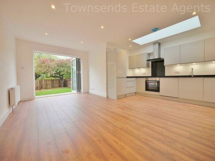 2 Bedroom Maisonette To Rent In Rofant Road, Northwood, HA6