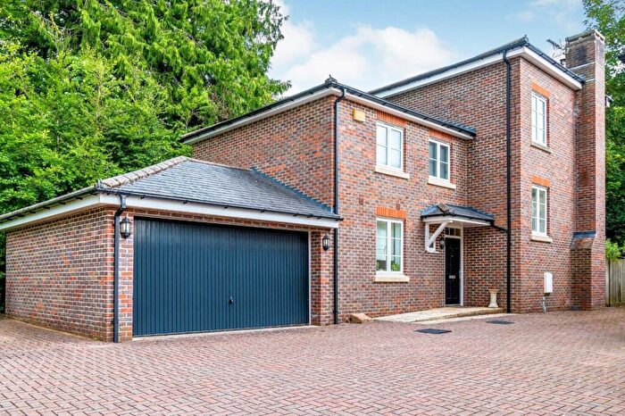 6 Bedroom Detached House For Sale In The Paddock, Itchen Abbas, Winchester, SO21