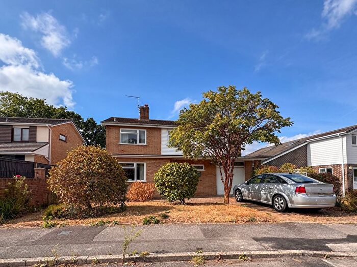 3 Bedroom Property For Sale In Lacy Drive, Wimborne, BH21