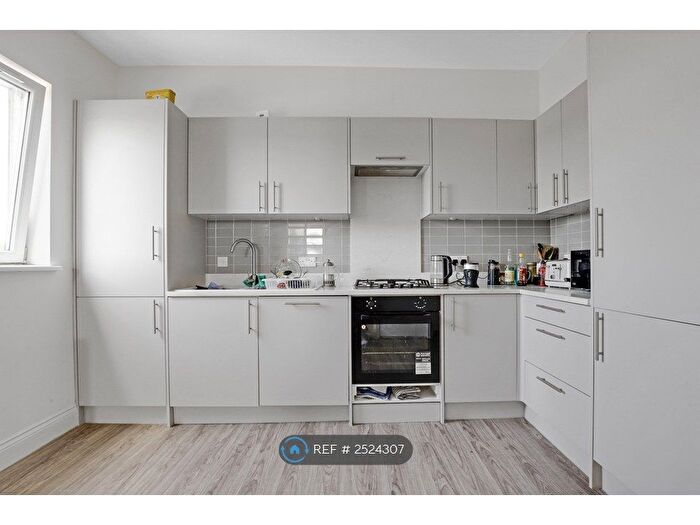 2 Bedroom Flat To Rent In Newlands Park, London, SE26