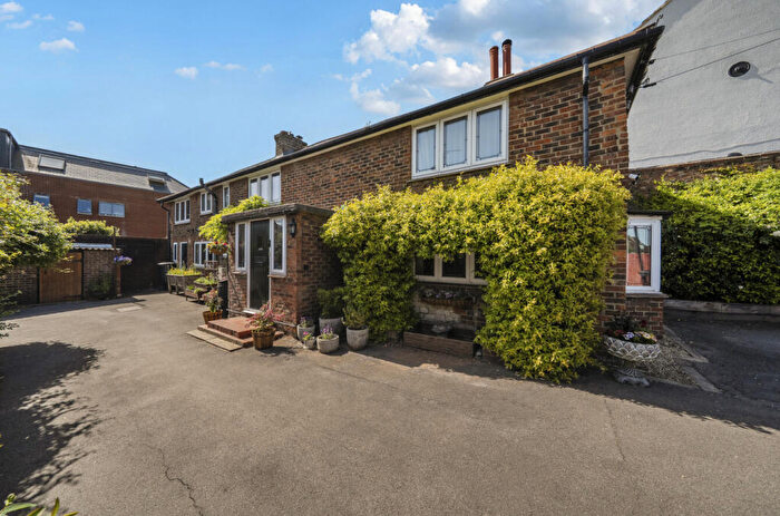 3 Bedroom Detached House For Sale In St. James Avenue, Farnham, GU9