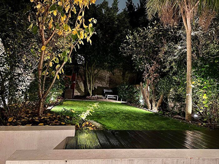 2 Bedroom Flat To Rent In Kennington Park Road, Kennington, SE11