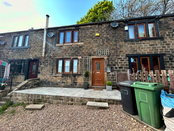 2 Bedroom Terraced House To Rent In Kilpin Hill Lane, Dewsbury, WF13