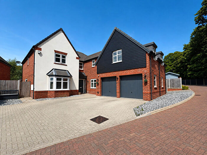5 Bedroom Detached House For Sale In Augusta Drive, Hockley, SS5