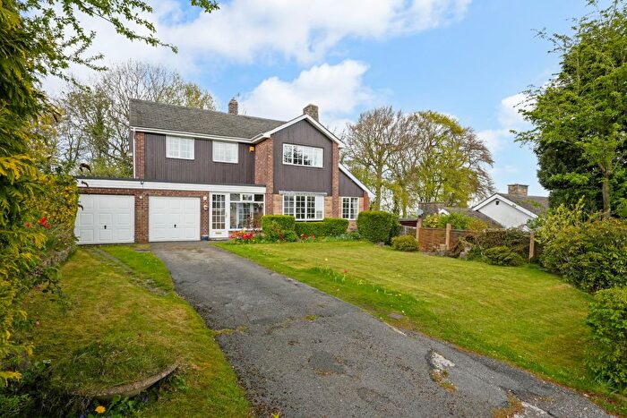 4 Bedroom Detached House For Sale In Burnt Stones Drive, Sandygate, S10