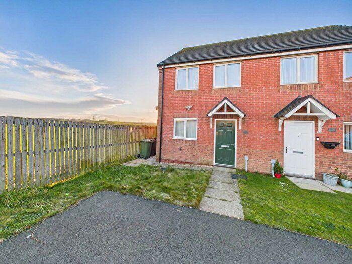 3 Bedroom Semi-Detached House To Rent In Woodland Walk, Upton, WF9