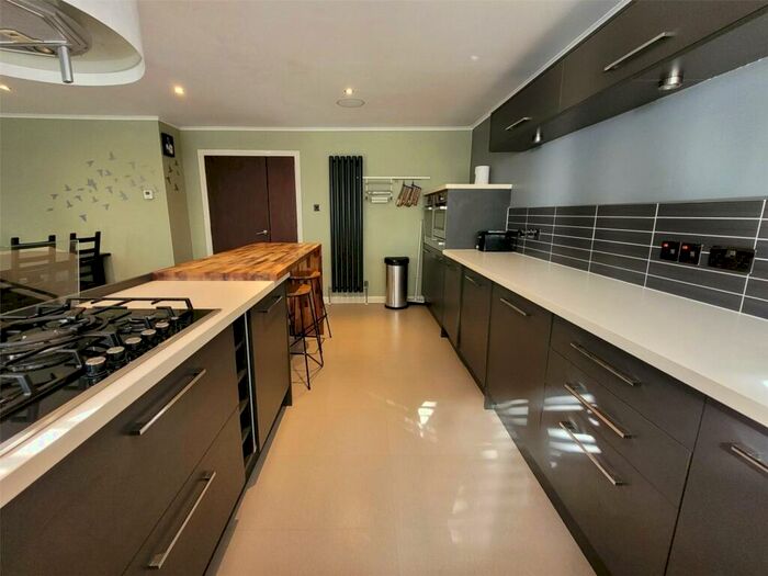 3 Bedroom Flat To Rent In Fonthill Terrace, Ferryhill, Aberdeen, AB11