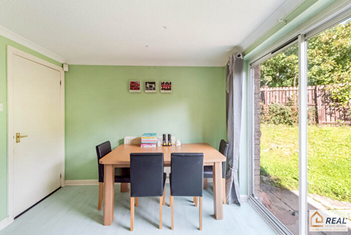 3 Bedroom End Of Terrace House For Sale In Chamfron Gardens, Stirling, FK7