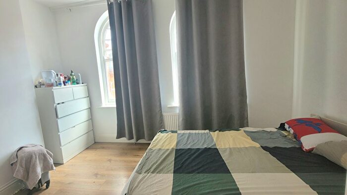 1 Bedroom Flat To Rent In Electric Avenue, London, SW9