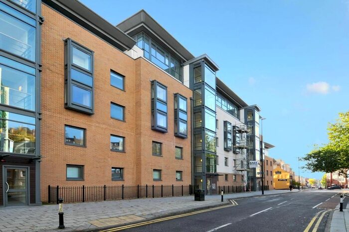 1 Bedroom Flat To Rent In Deanery Road, Bristol, BS1