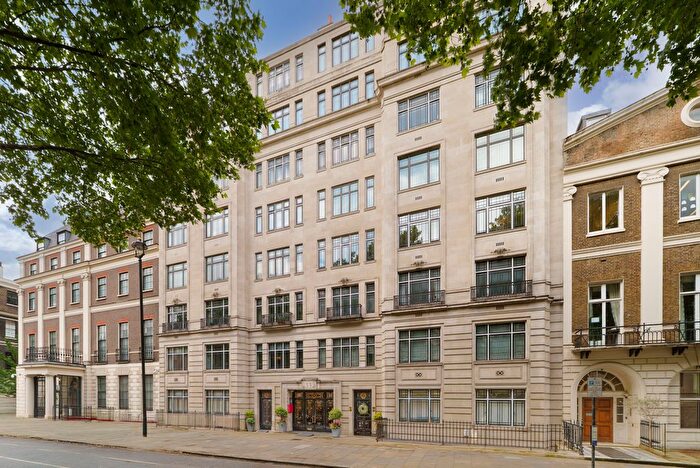 3 Bedroom Flat To Rent In Portland Place, Marylebone, London, W1B