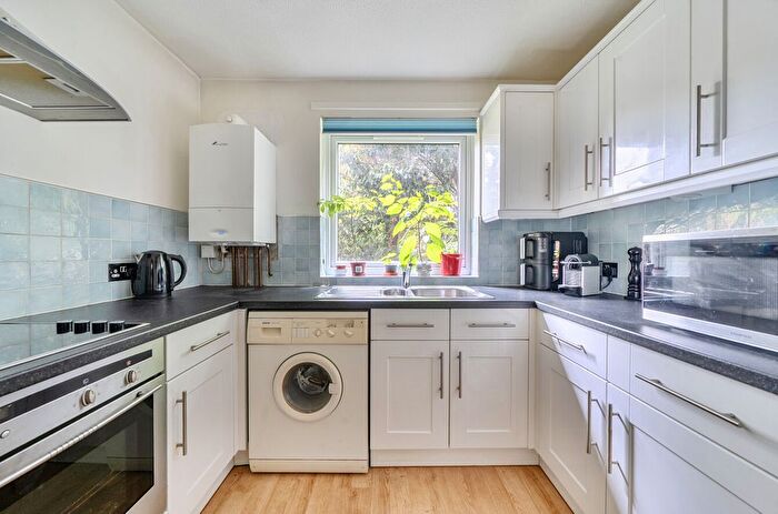 3 Bedroom Flat For Sale In Glen Eyre Road, Southampton, Hampshire, SO16