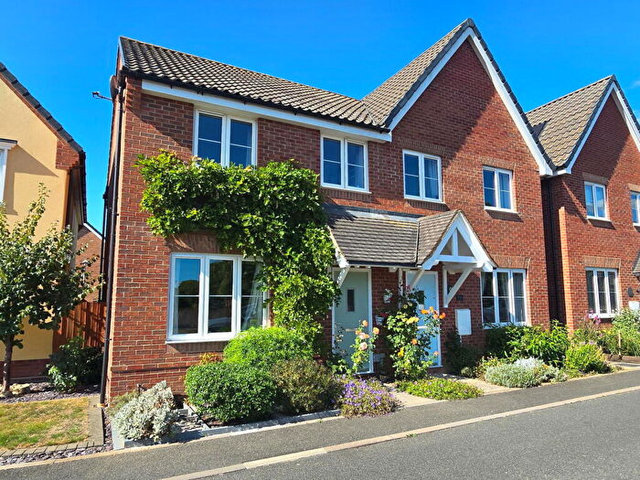 3 Bedroom Semi-Detached House For Sale In Harvest Road Attleborough, NR17