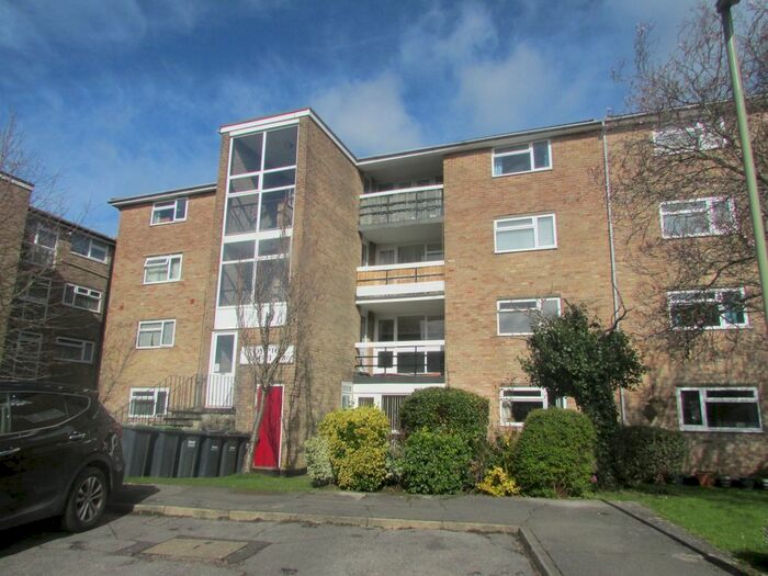 2 Bedroom Flat To Rent In Chidham Close, Havant, PO9