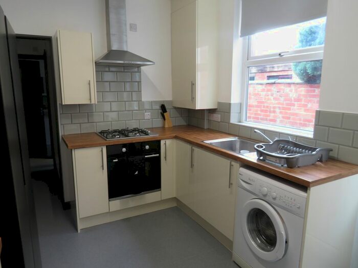 5 Bedroom Flat To Rent In Royland Road, Loughborough LE11