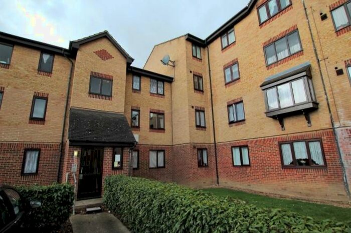 1 Bedroom Flat To Rent In Plumtree Close, Dagenham, London, RM10