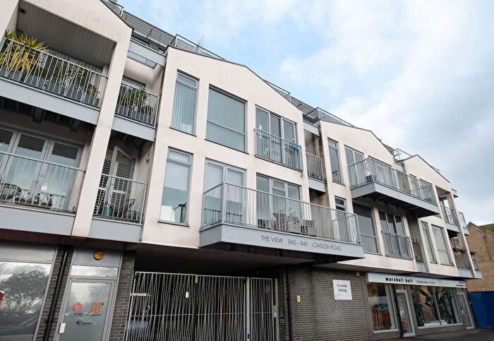 2 Bedroom Flat For Sale In London Road, Westcliff-On-Sea, SS0