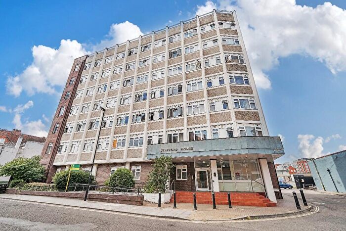 1 Bedroom Flat For Sale In Station Road, Aldershot, Hampshire, GU11