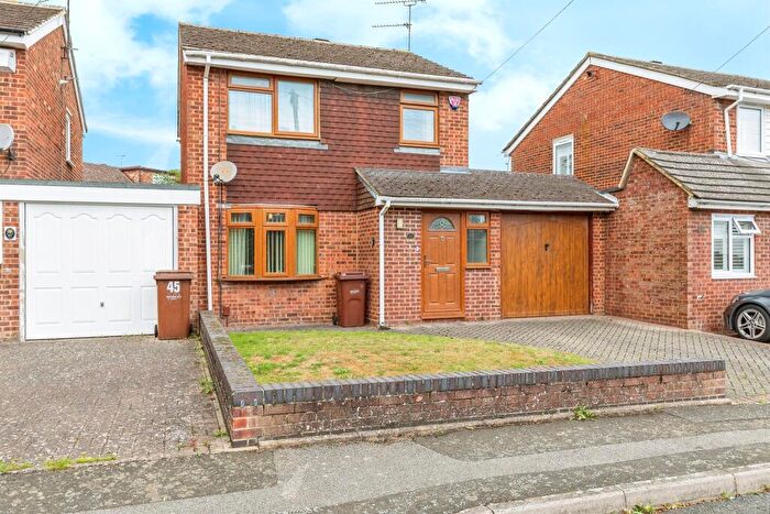 3 Bedroom Detached House For Sale In Moor Park Close, Rainham, Gillingham, ME8