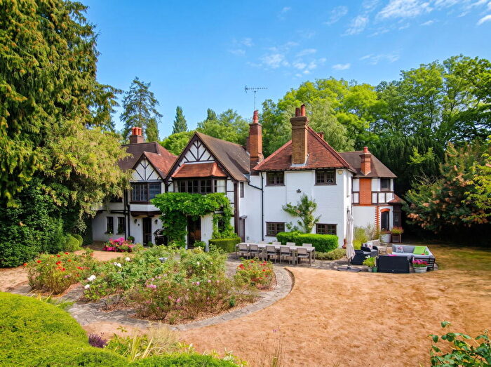 5 Bedroom Detached House For Sale In Cheney Street, Pinner, HA5