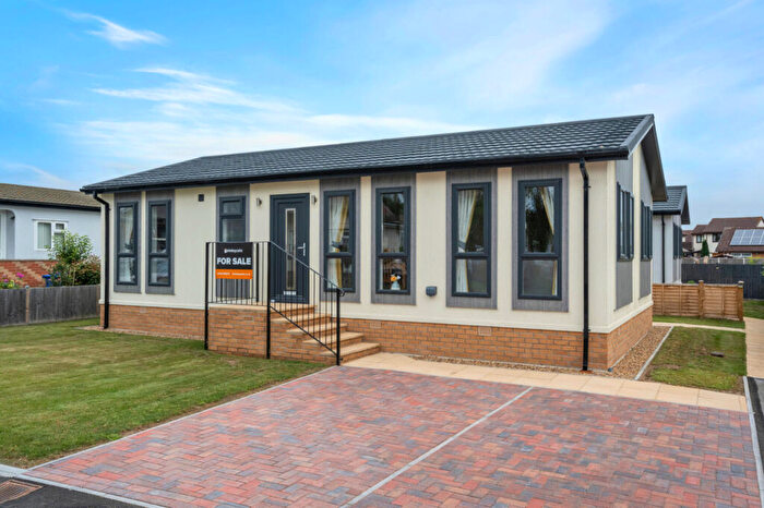 2 Bedroom Park Home For Sale In Doncaster, South Yorkshire, DN8