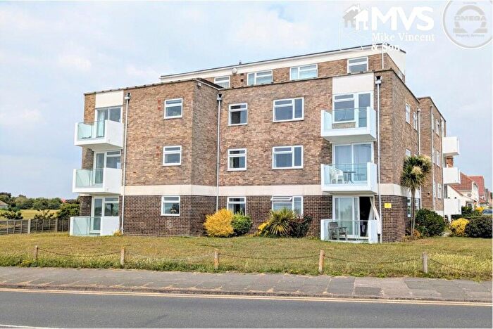 2 Bedroom Flat For Sale In Lyndhaven Court, Lyndhurst Road, Holland-on-Sea, CO15