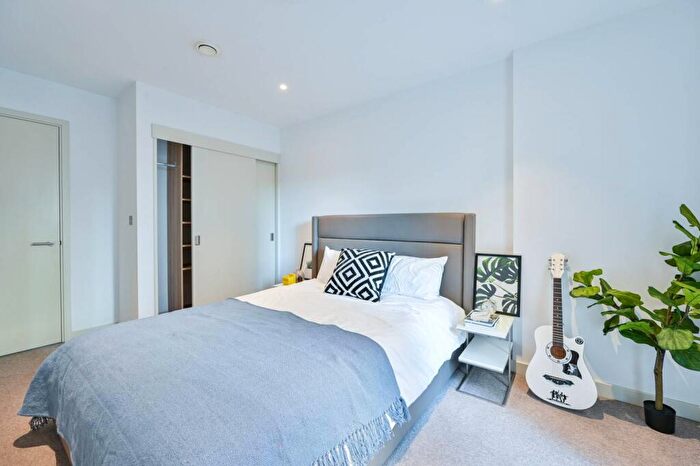 1 Bedroom Flat To Rent In Elephant Road, Elephant And Castle, London, SE17