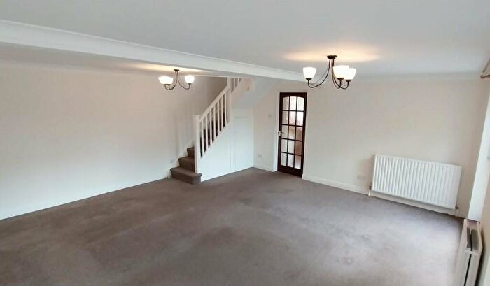 3 Bedroom Detached House For Sale In Hookstone Drive, Harrogate, North Yorkshire, Uk, HG2