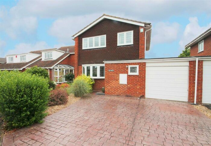 3 Bedroom Detached House To Rent In Ramworth Way, Aylesbury, HP21