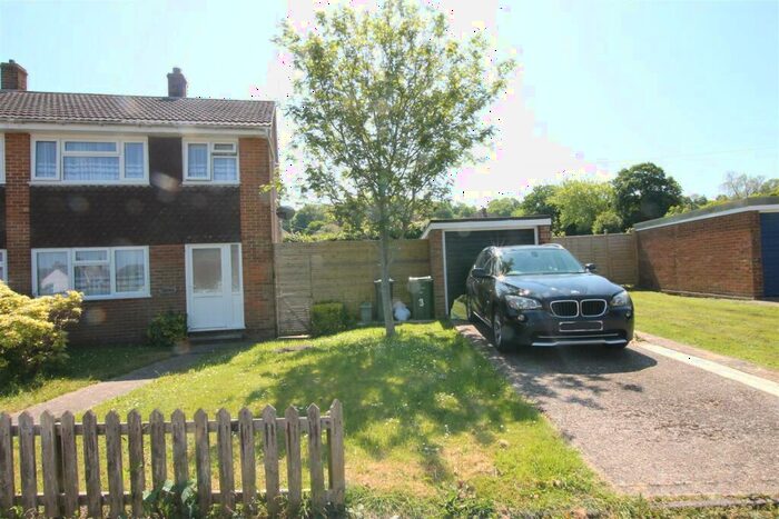 3 Bedroom Semi-Detached House To Rent In Winchester Close, PO30
