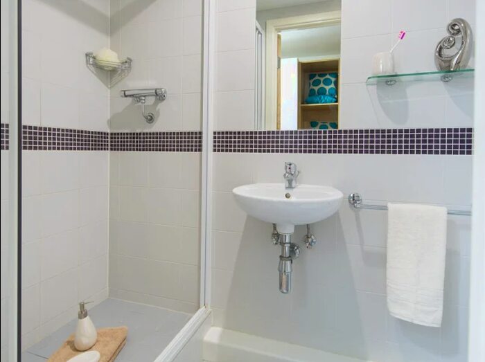 1 Bedroom Studio To Rent In Cromwell Rd, Kingston Upon Thames Bj, United Kingdom, Kingston Upon Thames, KT2