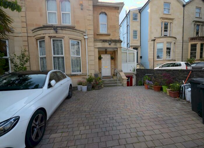 2 Bedroom Flat To Rent In Southfield Road, Cotham, Bristol, BS6