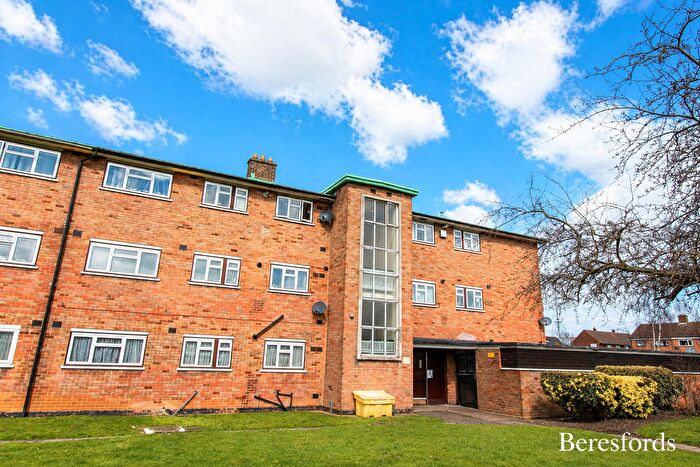 2 Bedroom Flat To Rent In Waycross Road, RM14