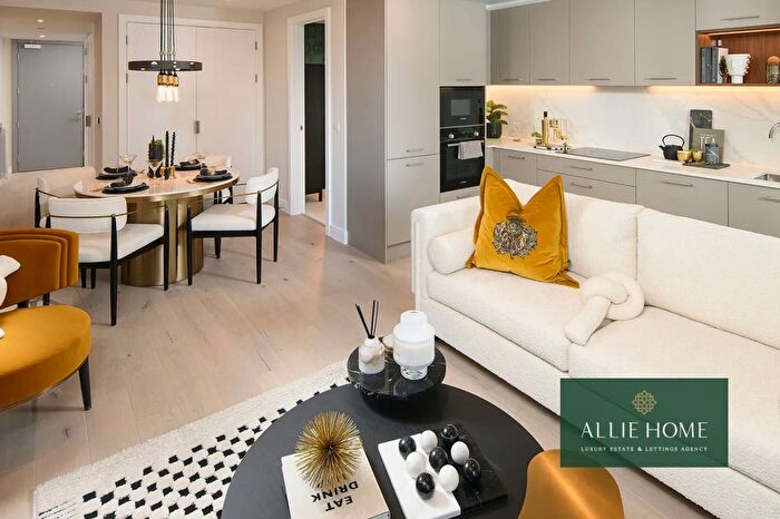 2 Bedroom Flat For Sale In Duke Of Wellington Ave, Royal Arsenal Riverside, SE18