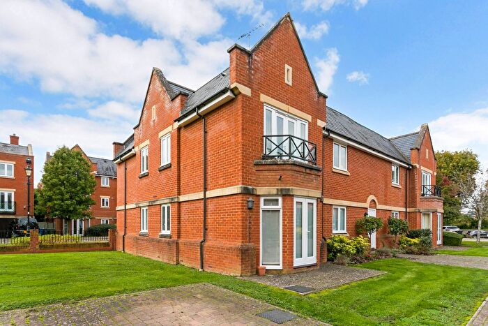 2 Bedroom Flat For Sale In Longbourn, Windsor, SL4