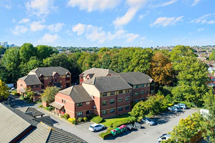 2 Bedroom Apartment For Sale In Rossignol Gardens, Carshalton, SM5