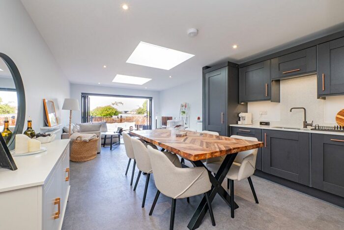 1 Bedroom Flat To Rent In Central Road, Worcester Park, KT4