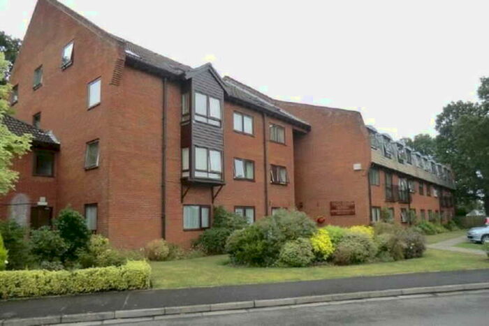 1 Bedroom Apartment To Rent In High Oaks Close, Locks Heath, SO31