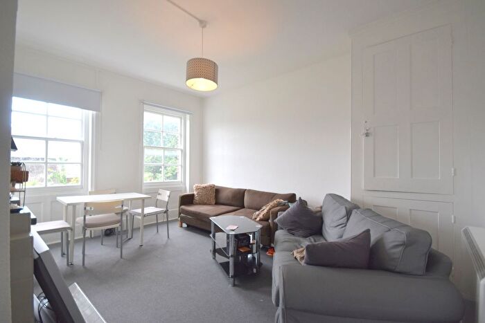 4 Bedroom Flat To Rent In Queenstown Road, Battersea, SW8