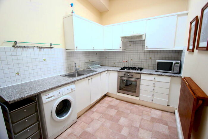 2 Bedroom Flat To Rent In Howard Road, Penge, SE20