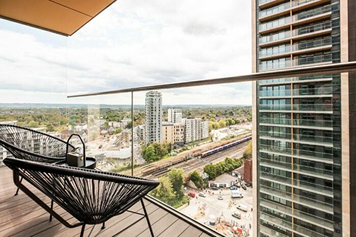 2 Bedroom Apartment To Rent In Commercial Way, Woking, Surrey, GU21